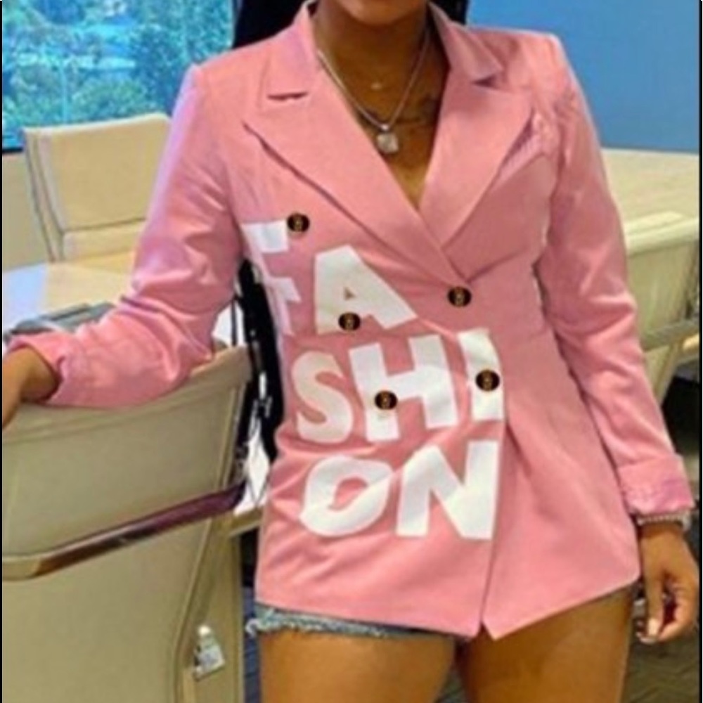 Brand new pink “Fashion” Blazer 👀